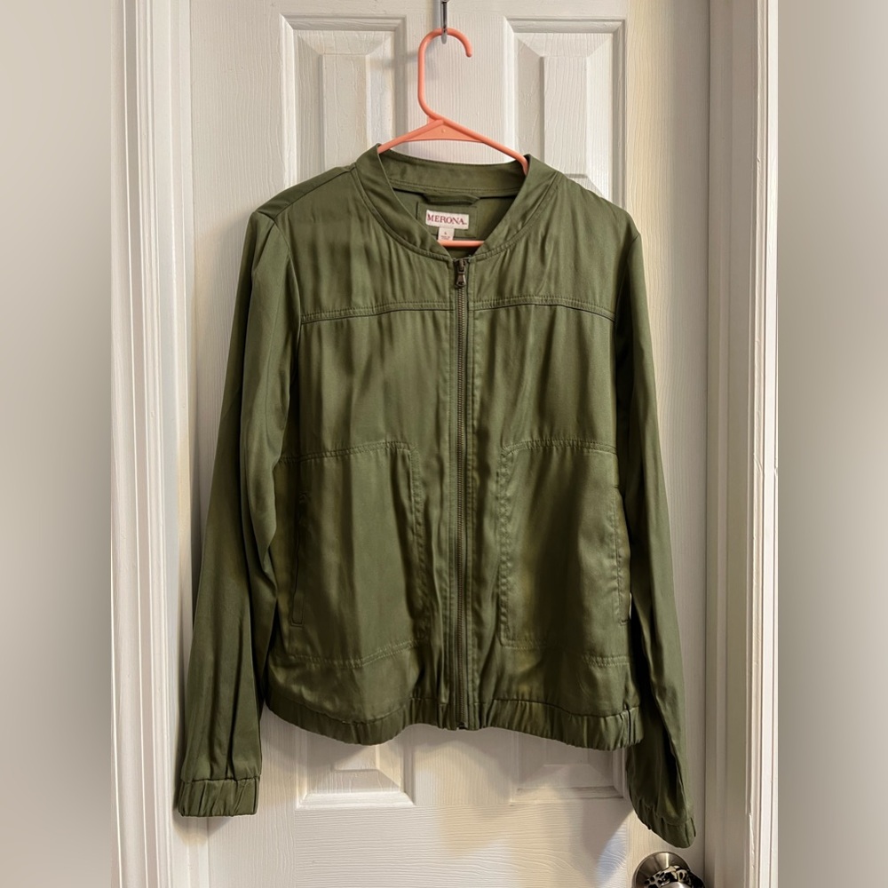 Army green zip up lightweight jacket